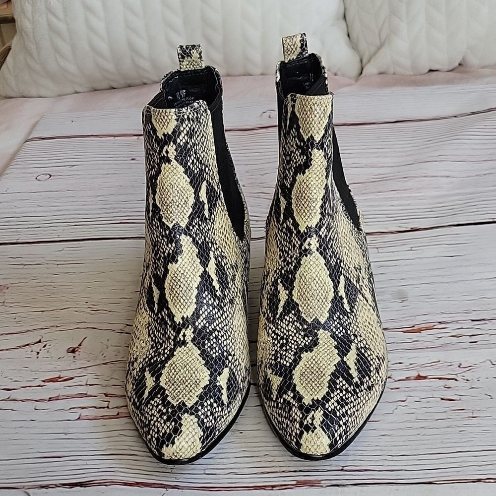 SAM EDELMAN Western Styled Snake Patterned Ankle Boots Size 7 - Picture 3 of 9